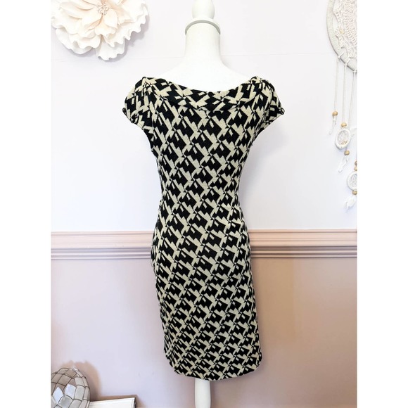 Diane von Furstenberg Black and Tan Sweater Dress Size 6 - Picture 5 of 8